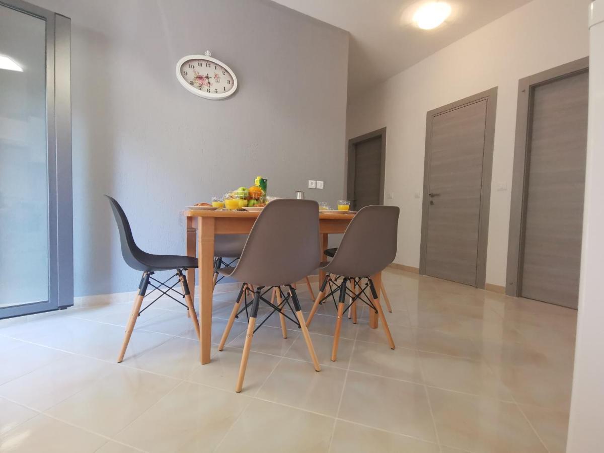 Apartment Pineta With Terrace & Park Wood View بولا المظهر الخارجي الصورة