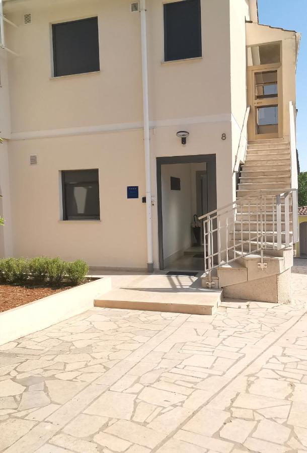 Apartment Pineta With Terrace & Park Wood View بولا المظهر الخارجي الصورة