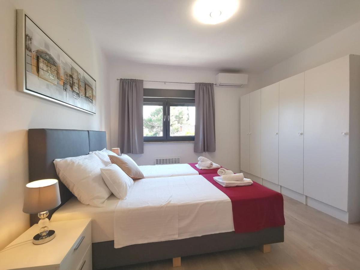 Apartment Pineta With Terrace & Park Wood View بولا المظهر الخارجي الصورة