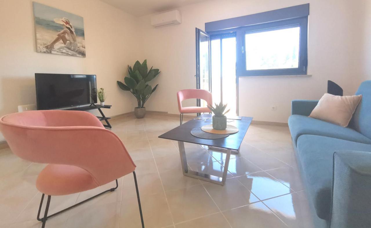 Apartment Pineta With Terrace & Park Wood View بولا المظهر الخارجي الصورة